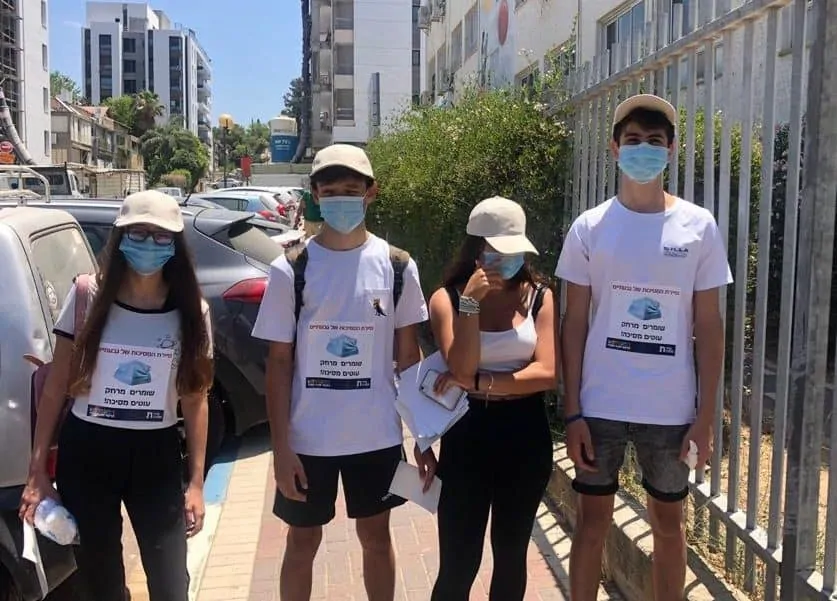 חלוקת מסיכות בגבעתיים