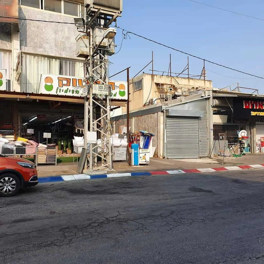 חנות הסטוק אור יהודה (צילום: אופיר מנחם)