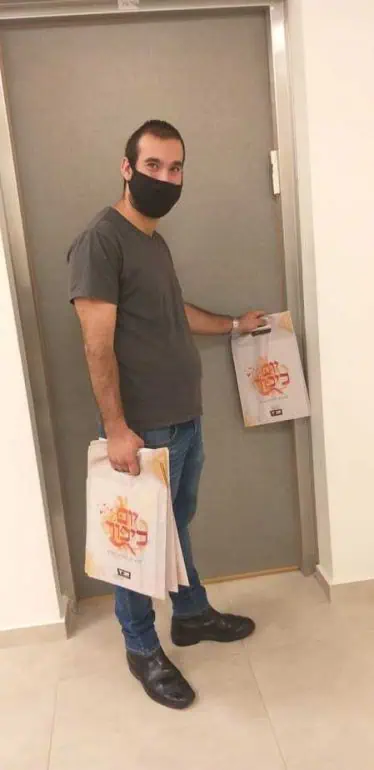 מתנדבים עד הבית (צילום: בית חב"ד)