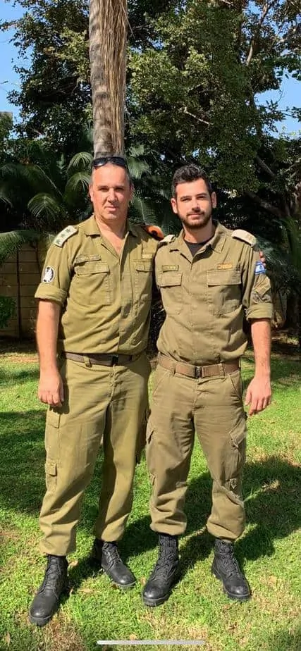 אילן (משמאל) וגיא ארנון (צילום דובר צה"ל)