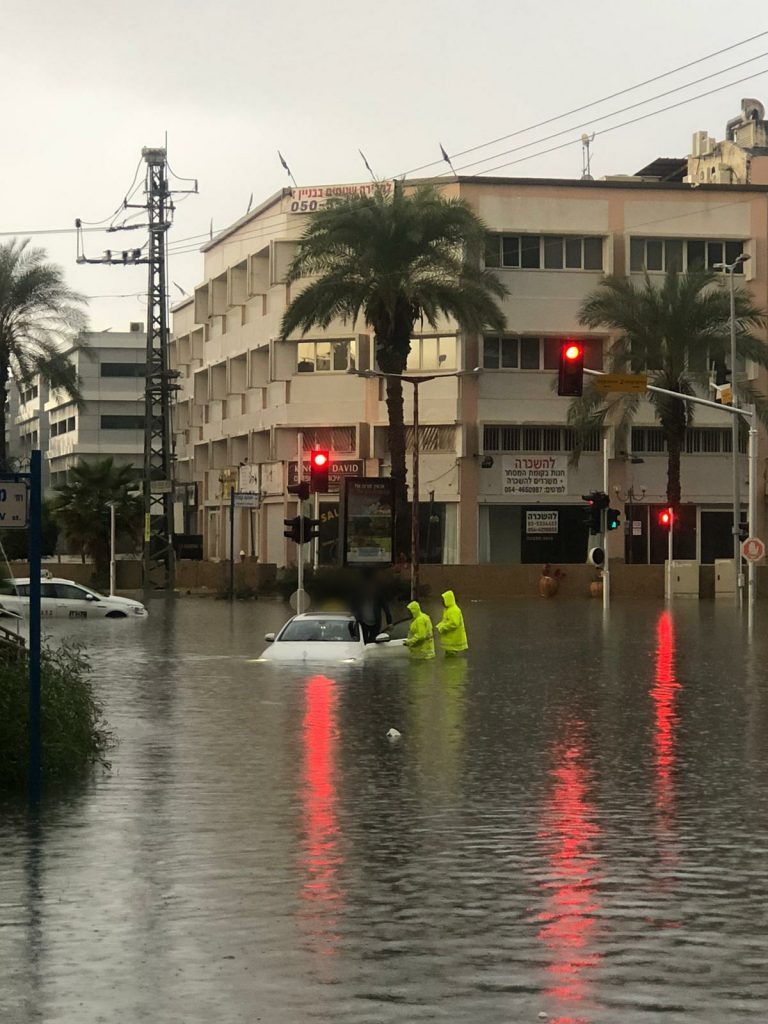 רכב מוצף