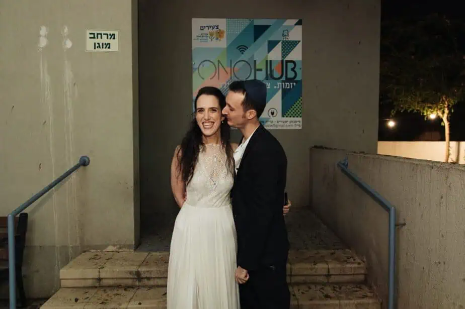 שיר וניר בחצר