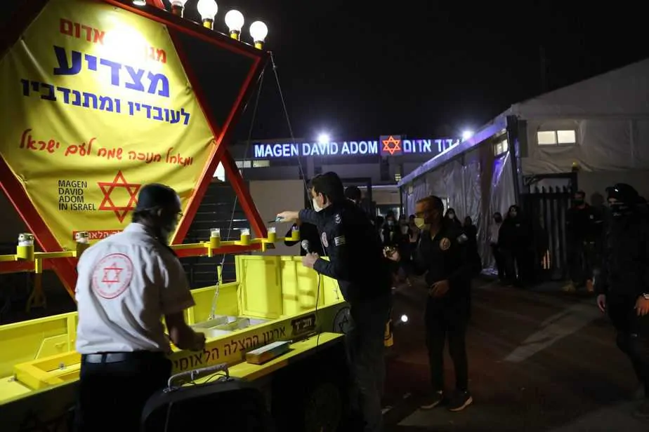 נר שישי חנוכה מד"א