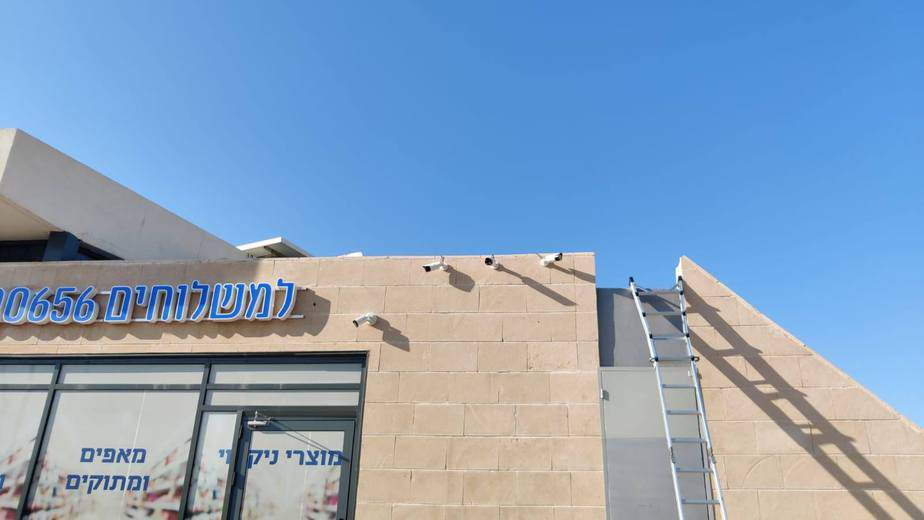 מצלמות הותקנו בסמוך לסופרמרקט ברחוב יצחק רבין פינת דרך לוי אשכול בקריית אונו (צילום דוברות קריית אונו)