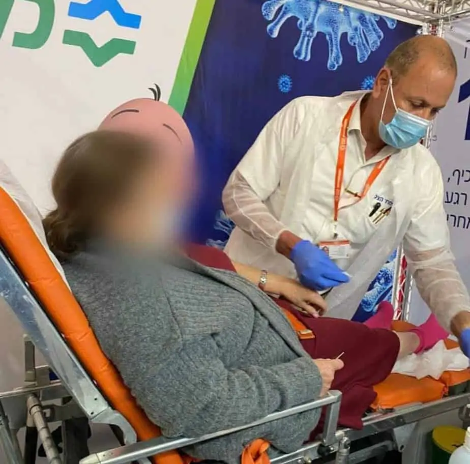 מבצע לחיסון מרותקי הבית באור יהודה (צילום דוברות מחוז דן-פ"ת, כללית)