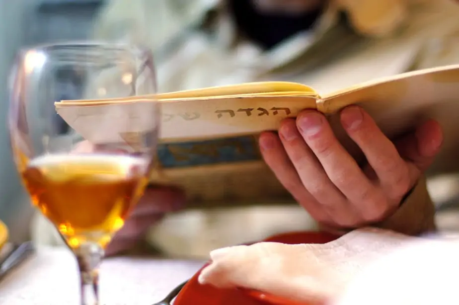 ביי פוסט depositphotos Passover Dinner