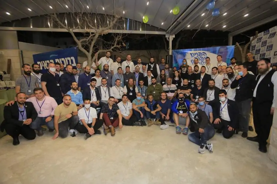 הרמת כוסית לכבוד חג הפסח למנהלים וסגנים בארגון ידידים. קרדיט צילום: ידידים