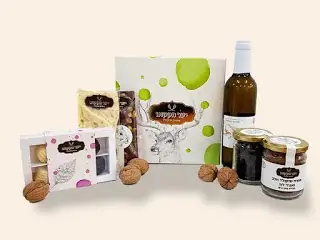 ליבי ברגמן יחצ ועוד מארז מילאו כיסיי באגוזים.צילום:יער הקקאו