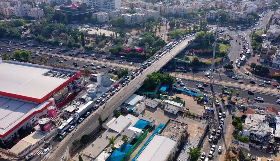 פקקים בגשר קוקה קולה (צילום דוברות העירייה)