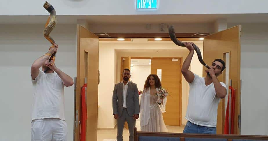 נועה אפטר וגבריאל בלולו ביום חתונתם. צילום: יעל פרנק ורונית קליינר