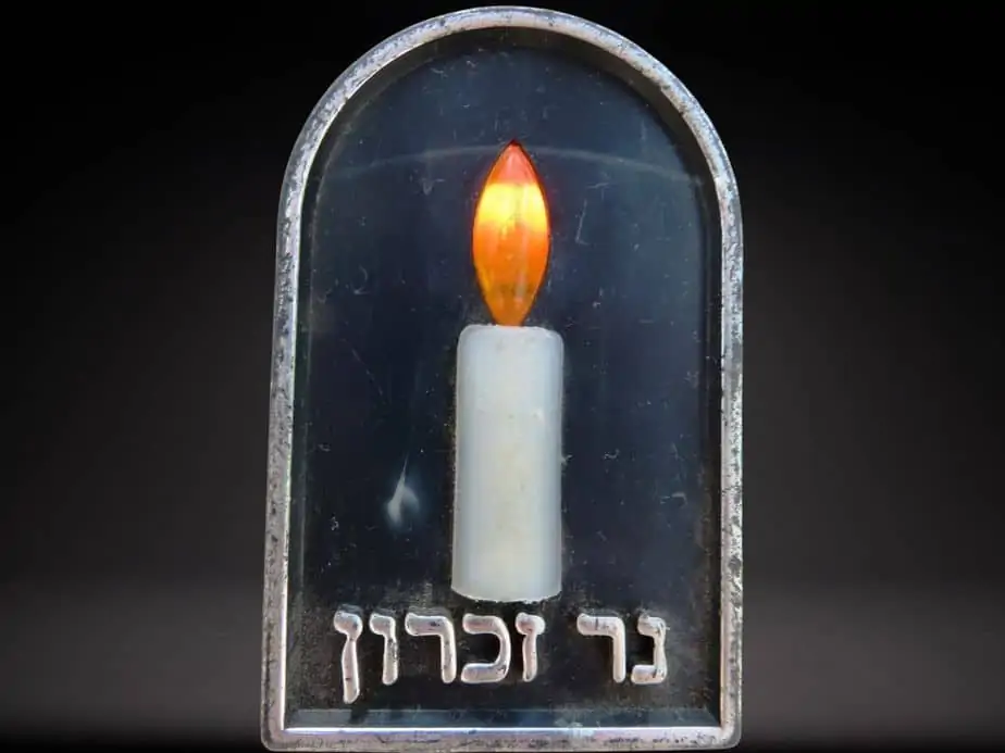 פרסום מודעת אבל. אילוסטרציה canva