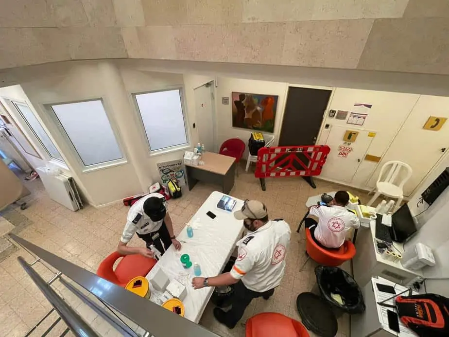 מתחם החיסונים בגני תקווה אתמול. צילום: דוברות המועצה המקומית גני תקווה