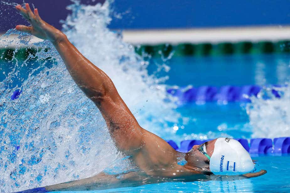 יעקב טומרקין במשחה 100 מטר גב באולימפיאדת טוקיו 2020. צילום: Simone Castrovillari באדיבות הוועד האולימפי בישראל