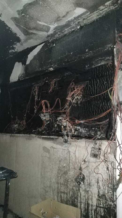 שריפה בארון חשמל בבניין באור יהודה. צילום: תיעוד מבצעי כבאות והצלה