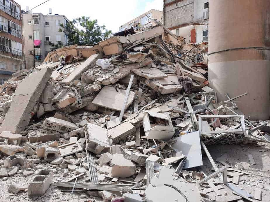 הבניין שקרס ברחוב סרלין בחולון. צילום: דוברות כבאות והצלה לישראל מחוז דן