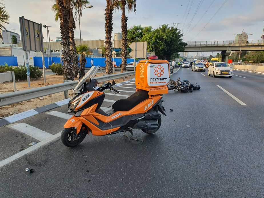 זירת התאונה בכביש 4 ליד גבעת שמואל. צילום: דוד ינון