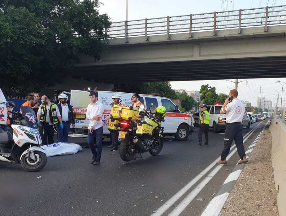 זירת התאונה בכביש 4 ליד גבעת שמואל. צילום: תיעוד מבצעי מד"א