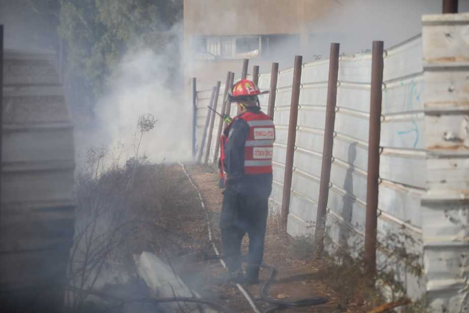 שריפה ברחוב הרב עובדיה יוסף באור יהודה. צילום: תיעוד מבצעי כבאות והצלה מחוז דן