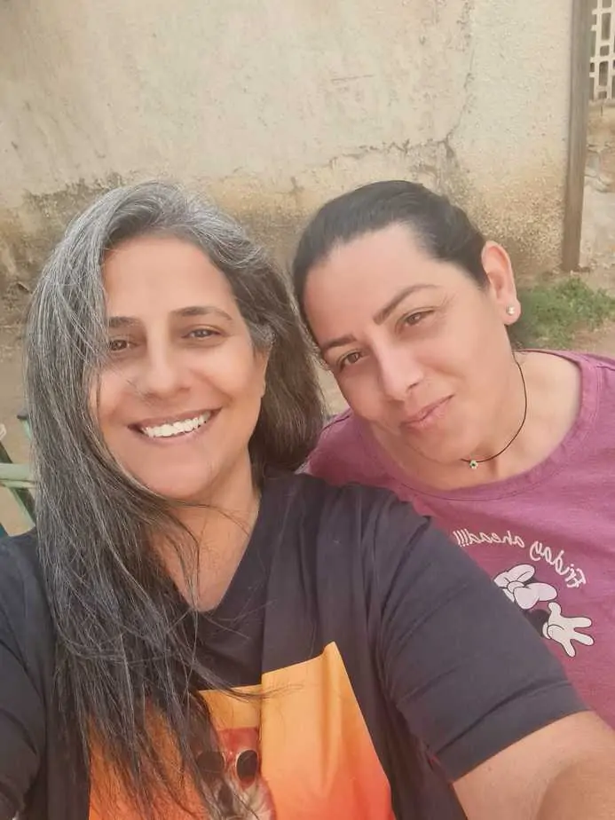 תמר אלקובי (מימין) ומיטל כהן. צילום: באדיבות תמר אלקובי