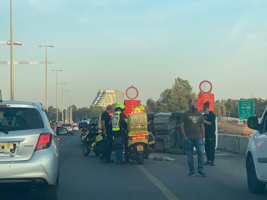 רכב התהפך בכביש 461 ליד אור יהודה. צילום: אונו NEWS