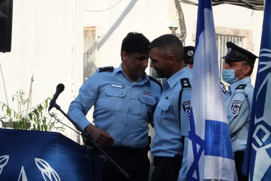 סנ"צ ניסים אוחיון (מימין) עם נצ"מ הוד לוי. צילום: דוברות המשטרה