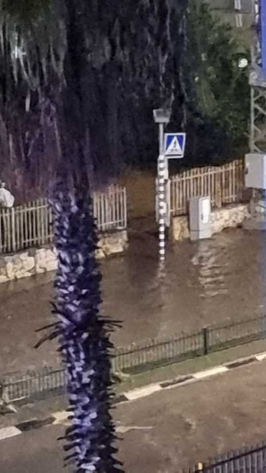 הצפה ברחוב ההסתדרות באור יהודה. צילום: באדיבות התושבים