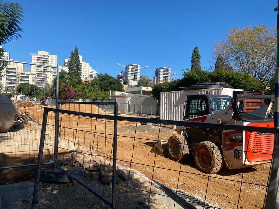 עבודות חידוש תשתיות הניקוז ברחוב המצפה פינת רחוב הרי יהודה בגני תקווה. צילום: אונו NEWS