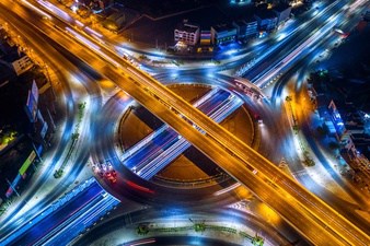 מגה לינקס צילום freepik aerial-view-traffic-roundabout-highway-night_335224-698