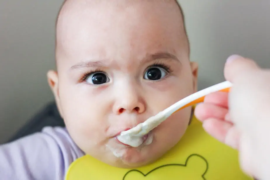 ביי פוסט freepikfeeding-baby-child-eating-by-spoon-baby-food-vegetable-puree