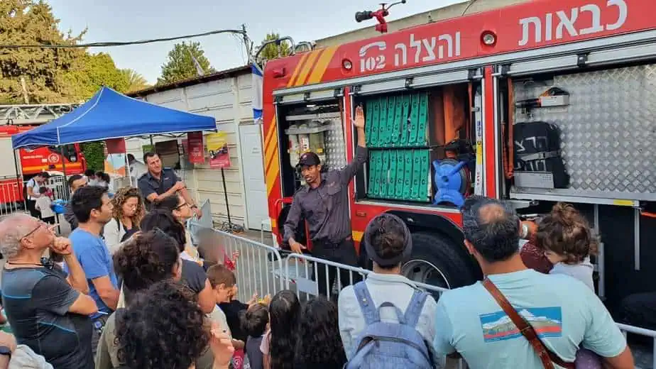 ימי קהילה והסברה בסימן ל"ג בעומר בתחנת כבאות בקעת אונו. צילום: דוברות כבאות והצלהמחוז דן