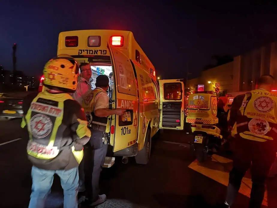 פתח תקווה: רוכב אופניים כבן 9 נפגע מרכב; מצבו קשה. צילום: תיעוד מבצעי מד"א