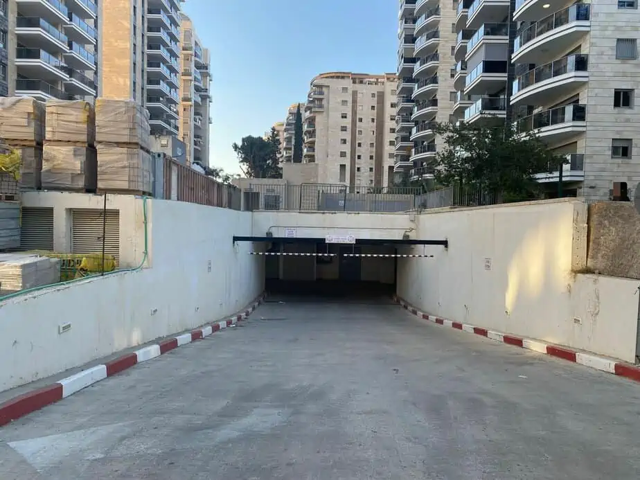 החניון בשאול המלך קריית אונו. צילום: אונו ניוז