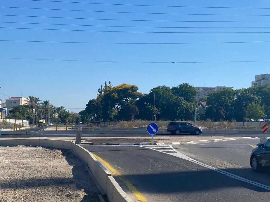 מתי תיפתח צומת מרומזרת ביציאה מבית בפארק. צילום אונו ניוז