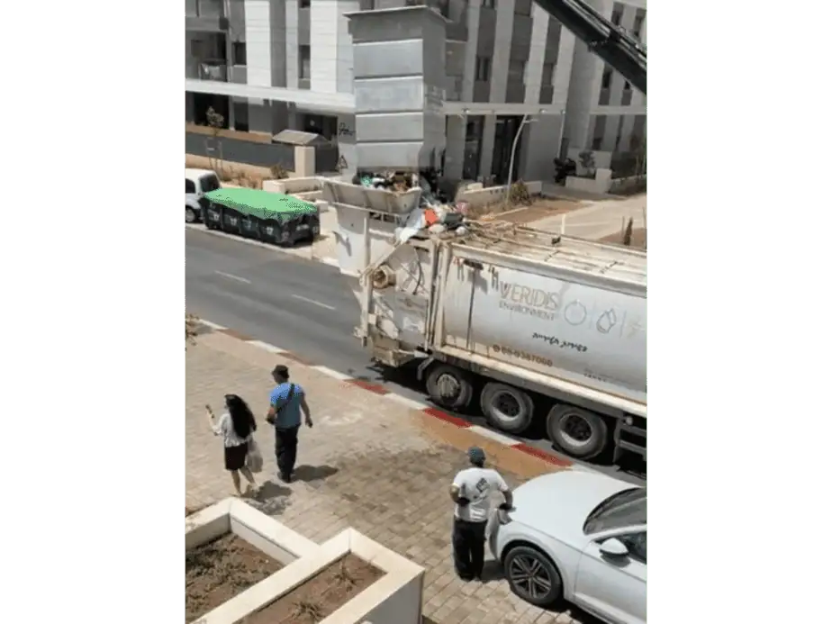 מריח לא טוב: מפגע תברואתי בשכונת בית בפארק. צילום באדיבות התושבים