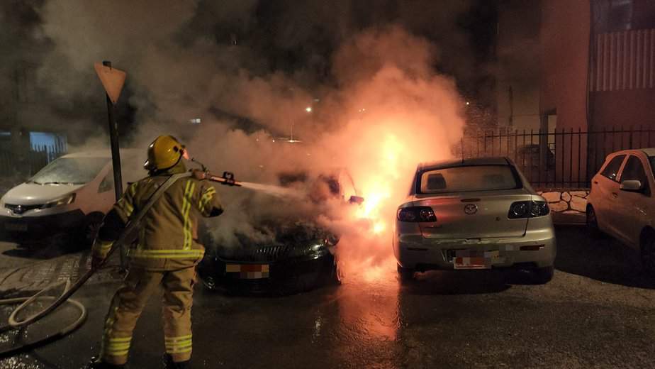 רכב נשרף חשד להצתה. צילום: חדשות אור יהודה 24/7