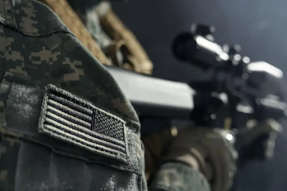 מגה לינקס צילום:freepikstripe-american-flag-clothes-soldier