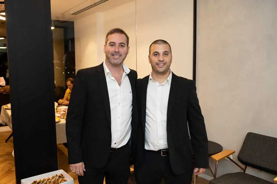 משמאל לימין עורך דין אמיר סטרול , עורך דין שי חלפון. צילום: ציון בלחסן