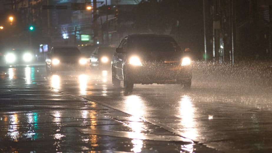 ביי פוסט Bangkok,Car,On,The,Road,In,Raining,Day