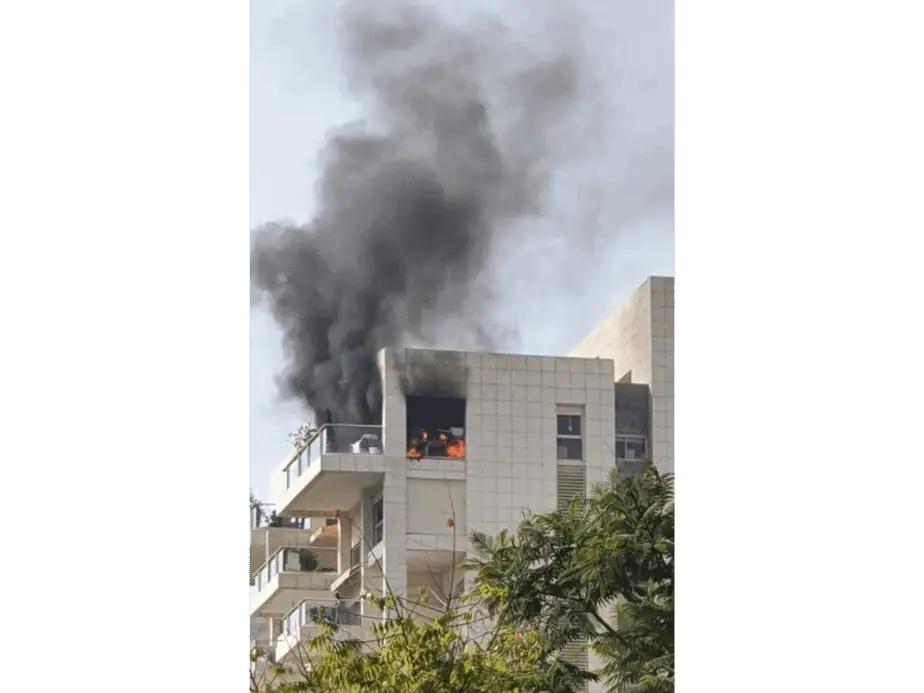 ראשוני: שריפה בפנטהאוז בקריית אונו. צילום פרטי