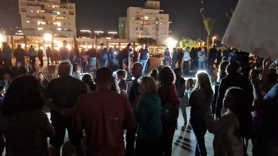 הפגנה בפארק רייספלד קריית אונו נגד נת"צ לוי אשכול. צילום באדיבות התושבים