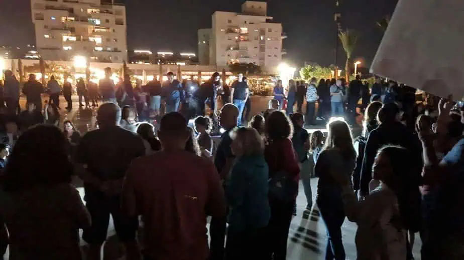 הפגנה בפארק רייספלד קריית אונו נגד נת"צ לוי אשכול. צילום באדיבות התושבים