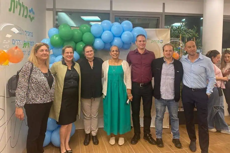 הנהלת המחוז. מימין: ד"ר גרוסו, ורדי, בן ארי, רצהבי, ד"ר וולך, ד"ר רייכנברג ושביט. צילום: אונו ניוז