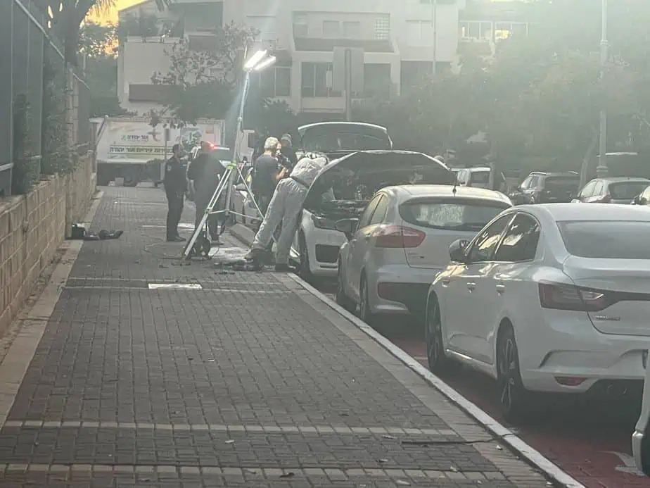 רכב נשרף באור יהודה, במקום התגלו שרידי מטען צינור. צילום: חדשות אור יהודה 24/7