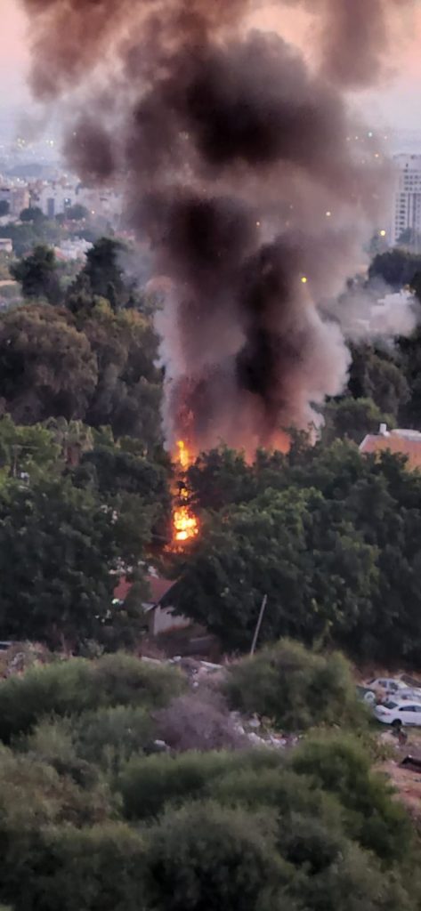 שריפה בגני תקווה גבול גת רימון. צילום: אונו ניוז