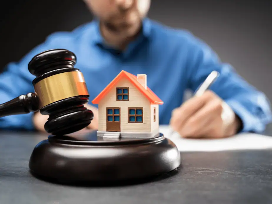 עורך דין מקרקעין בבקעת אונו. צילום אילוסטרציה canva