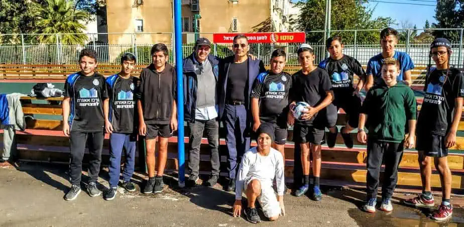 נבחרות הכדורגל המצטיינות של בתי הספר מיהוד מונוסון. צילום באדיבות שרון ששון