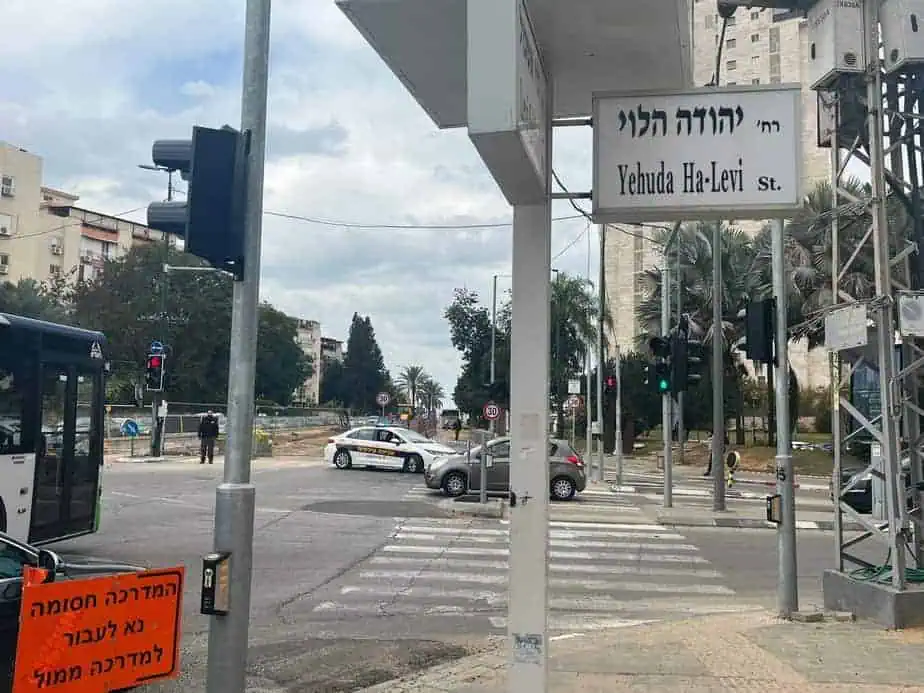 פקקי ענק בלוי אשכול בגלל אוטובוס תקוע. צילום: אונו ניוז