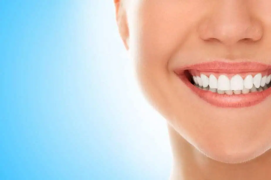 ליעד מרום צילום FREEPIKdentist-with-smile