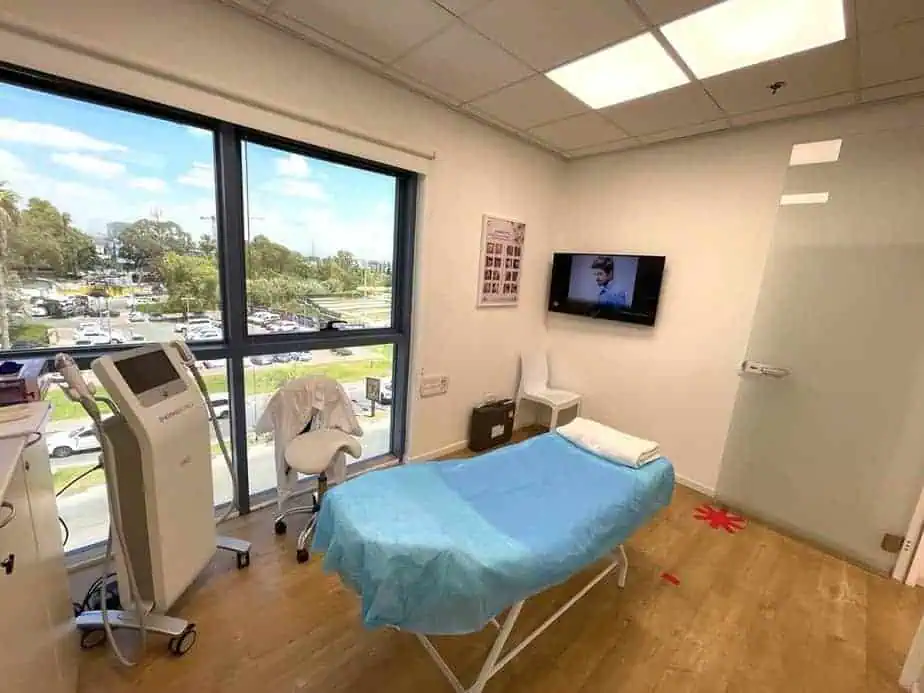 ד”ר דייויד צבר – cU-clinic המרכז לרפואה אסתטית ביהוד. צילום באדיבות המקום