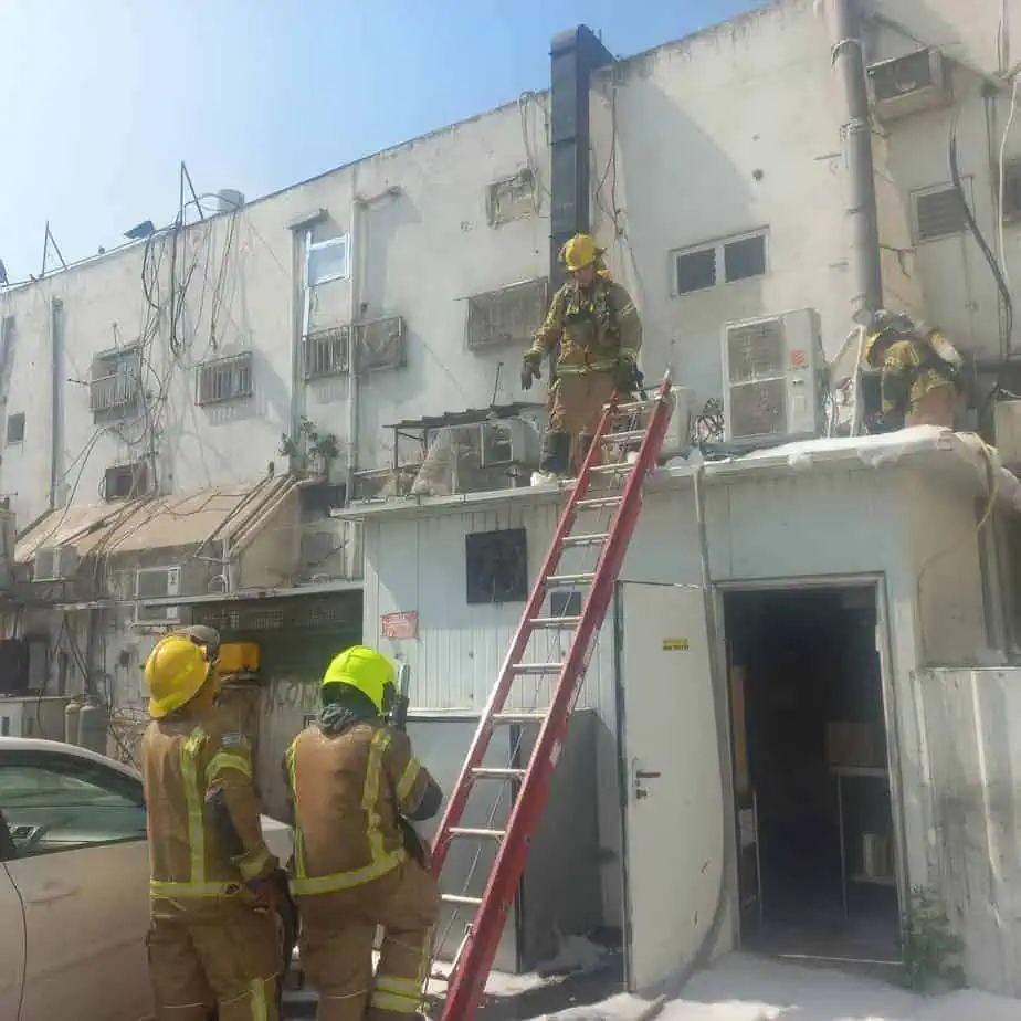 שריפה במסעדה באור יהודה.צילום: תיעוד מבצעי, כבאות והצלה מחוז דן